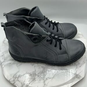 V-ITALIA Burnished Gray/Navy Kiki Boots-40